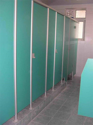 四川地區(qū)衛(wèi)生間隔斷選購(gòu)指南 材質(zhì)、防潮與區(qū)域考量